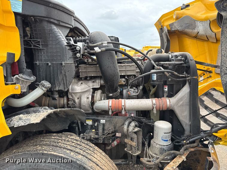 image for item EJ4837 2020 Freightliner Cascadia 126 semi truck