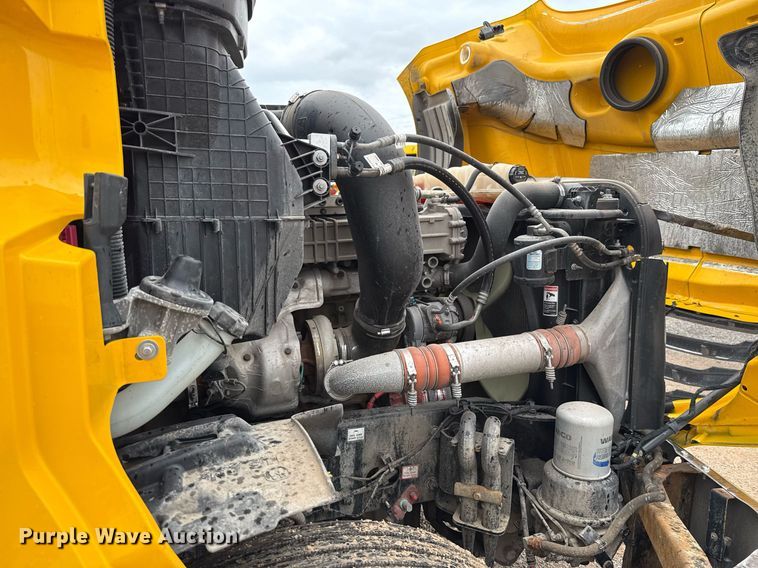 image for item EJ4837 2020 Freightliner Cascadia 126 semi truck