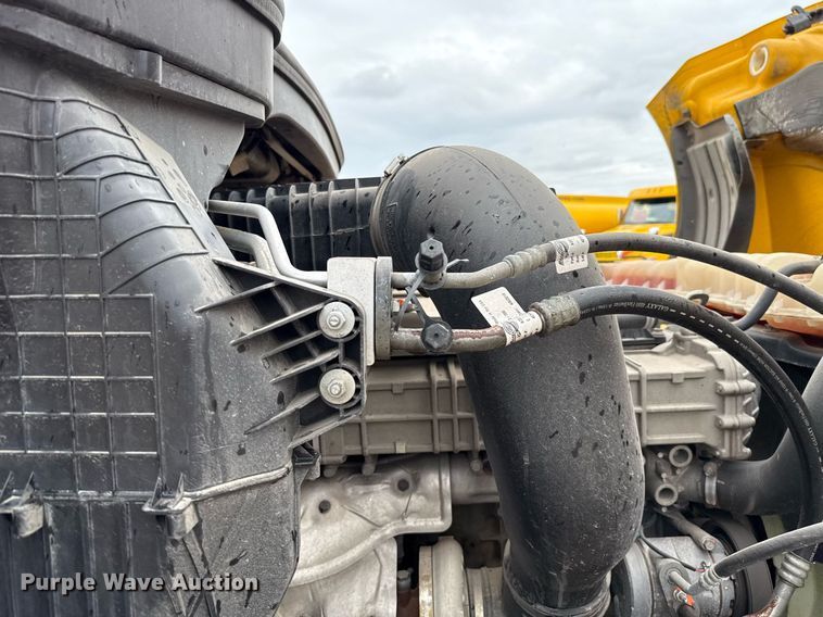 image for item EJ4837 2020 Freightliner Cascadia 126 semi truck