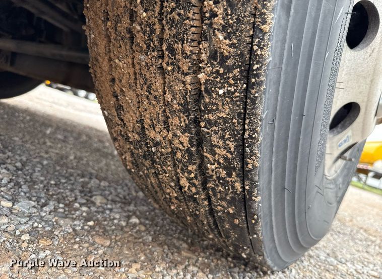 image for item EJ4837 2020 Freightliner Cascadia 126 semi truck