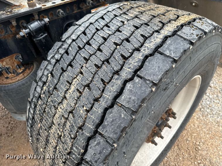 image for item EJ4837 2020 Freightliner Cascadia 126 semi truck