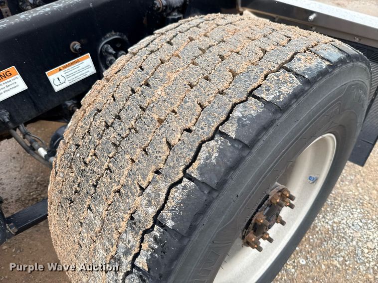 image for item EJ4837 2020 Freightliner Cascadia 126 semi truck