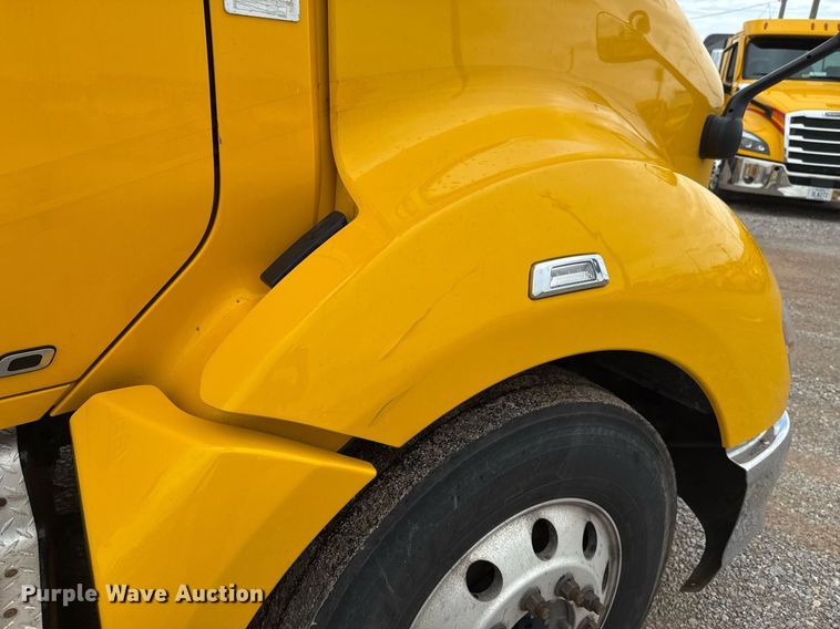 image for item EJ4838 2020 Kenworth T680 semi truck