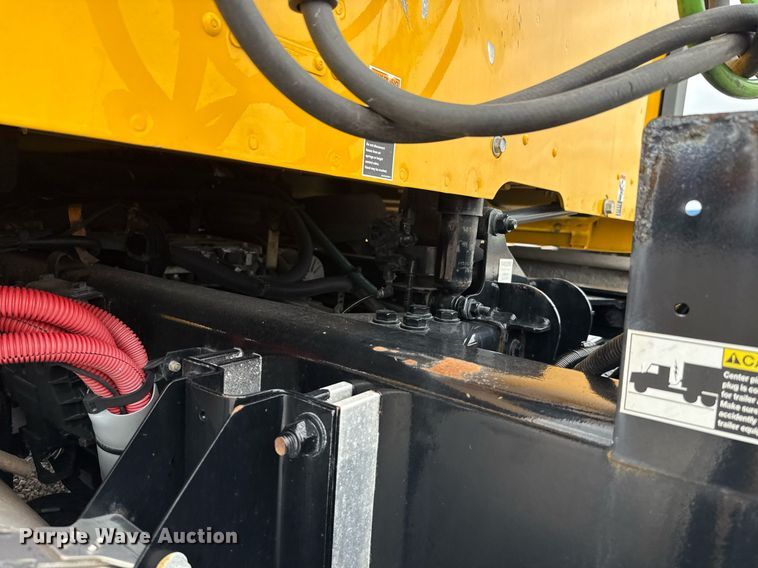 image for item EJ4838 2020 Kenworth T680 semi truck