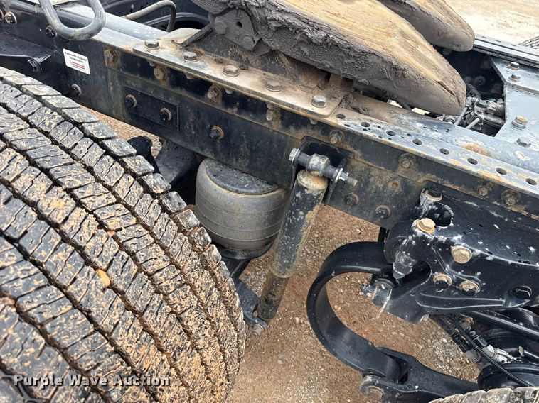 image for item EJ4838 2020 Kenworth T680 semi truck