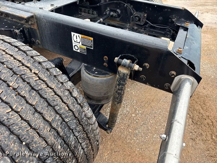 image for item EJ4838 2020 Kenworth T680 semi truck