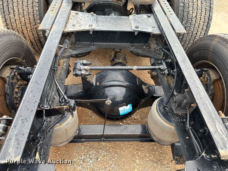 image for item EJ4838 2020 Kenworth T680 semi truck