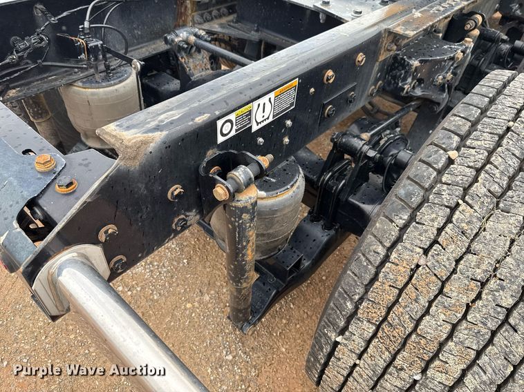 image for item EJ4838 2020 Kenworth T680 semi truck