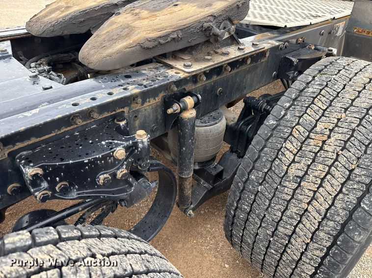 image for item EJ4838 2020 Kenworth T680 semi truck