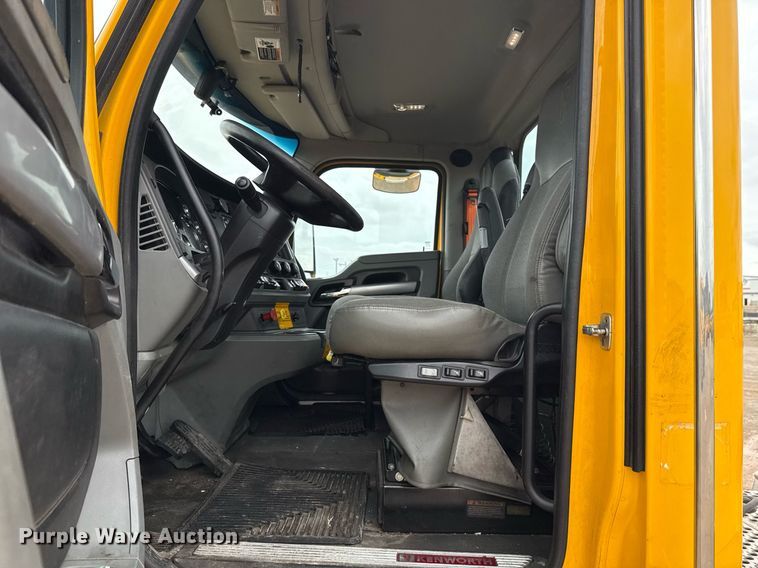 image for item EJ4838 2020 Kenworth T680 semi truck