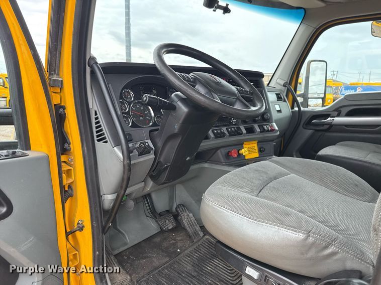 image for item EJ4838 2020 Kenworth T680 semi truck