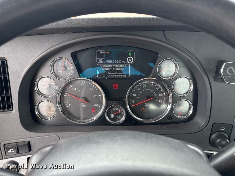 image for item EJ4838 2020 Kenworth T680 semi truck