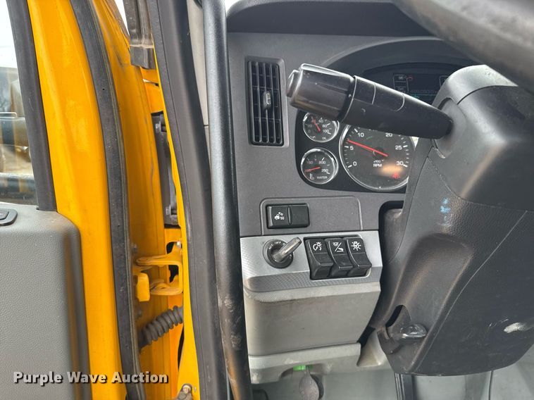 image for item EJ4838 2020 Kenworth T680 semi truck