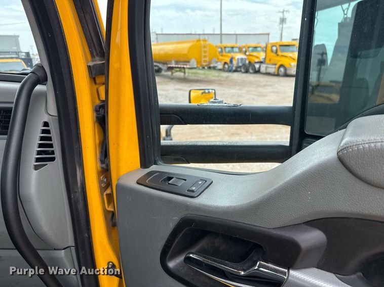 image for item EJ4838 2020 Kenworth T680 semi truck