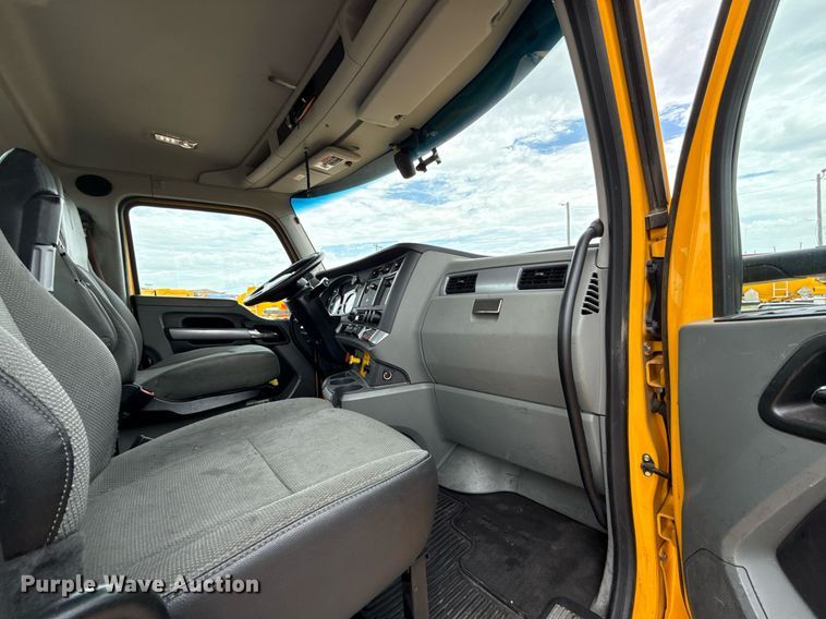 image for item EJ4838 2020 Kenworth T680 semi truck