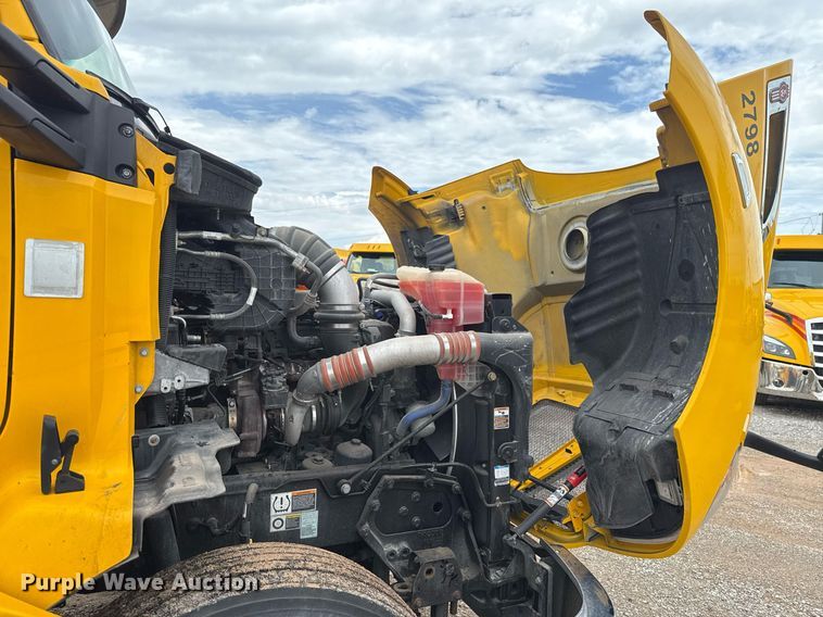 image for item EJ4838 2020 Kenworth T680 semi truck