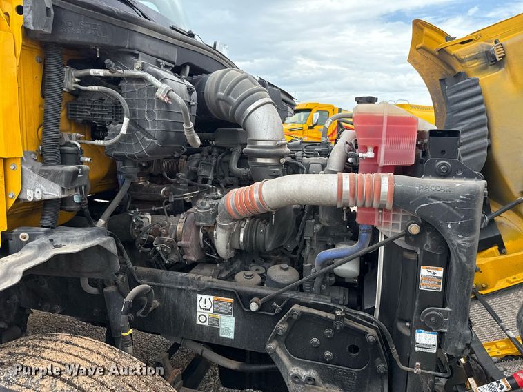 image for item EJ4838 2020 Kenworth T680 semi truck