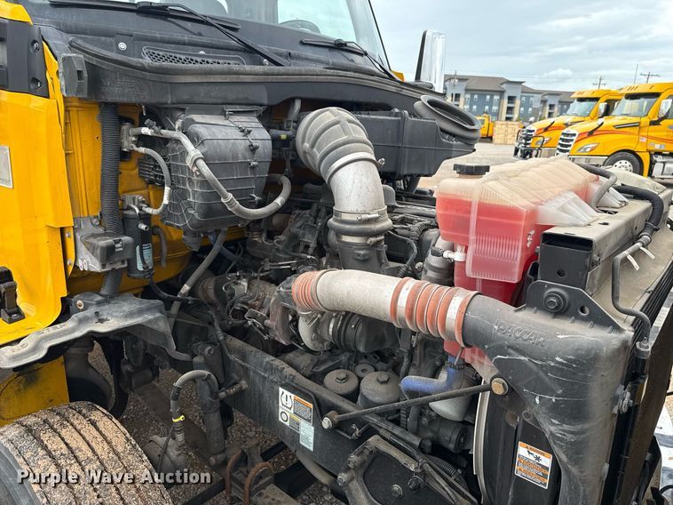 image for item EJ4838 2020 Kenworth T680 semi truck