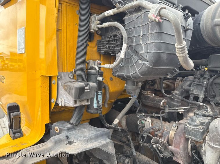 image for item EJ4838 2020 Kenworth T680 semi truck