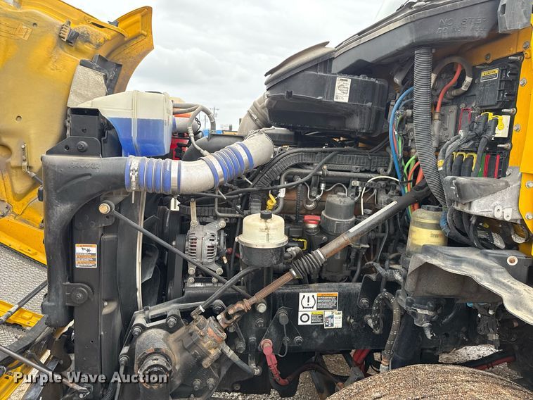 image for item EJ4838 2020 Kenworth T680 semi truck