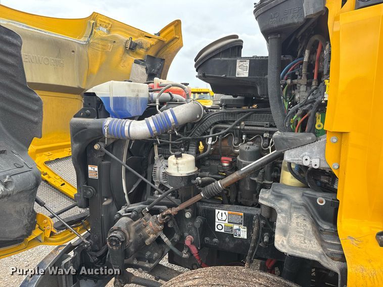 image for item EJ4838 2020 Kenworth T680 semi truck