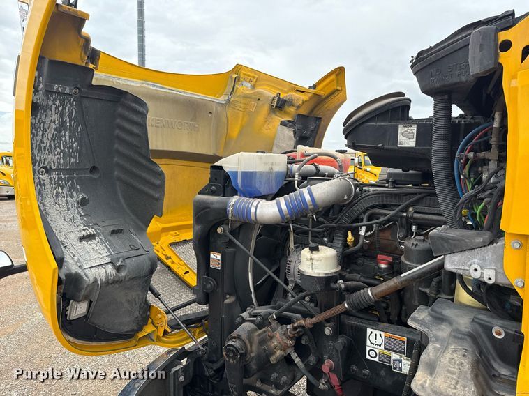 image for item EJ4838 2020 Kenworth T680 semi truck