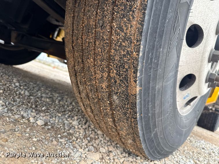 image for item EJ4838 2020 Kenworth T680 semi truck