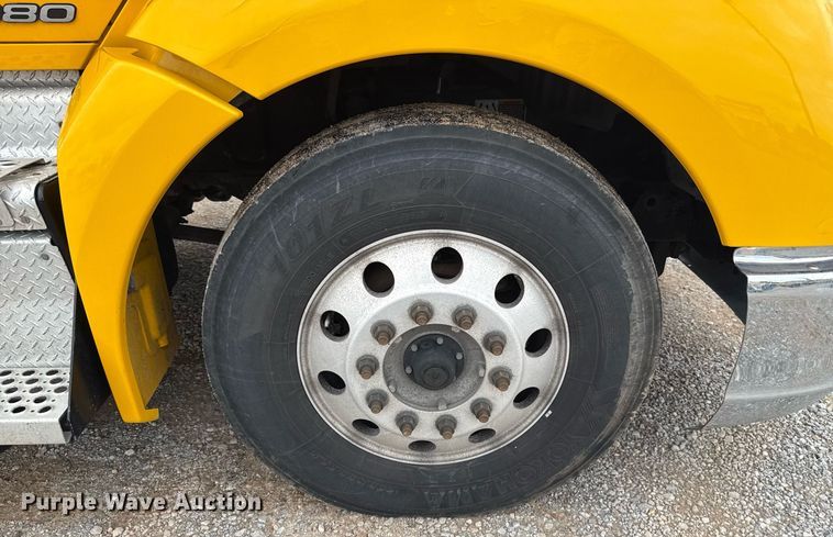 image for item EJ4838 2020 Kenworth T680 semi truck