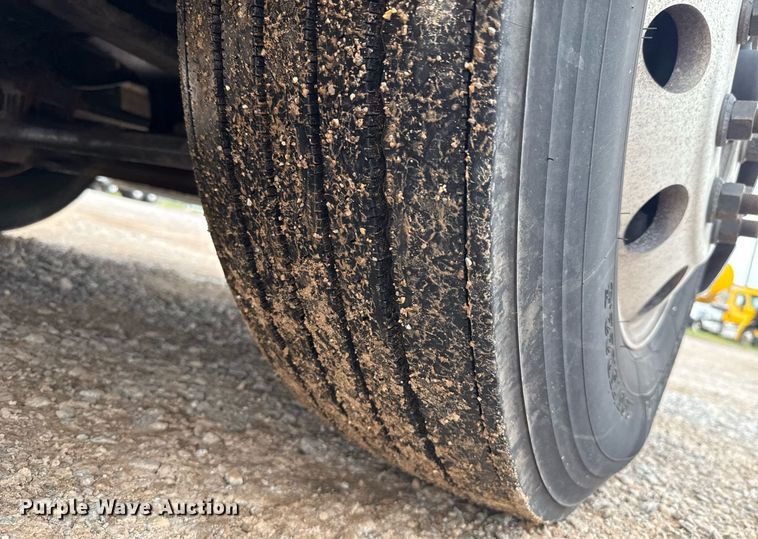 image for item EJ4838 2020 Kenworth T680 semi truck