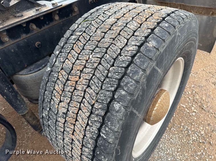 image for item EJ4838 2020 Kenworth T680 semi truck