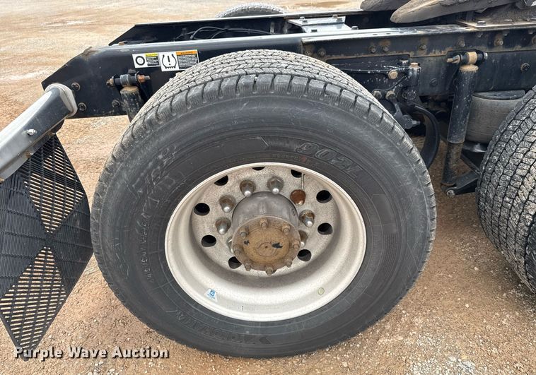 image for item EJ4838 2020 Kenworth T680 semi truck