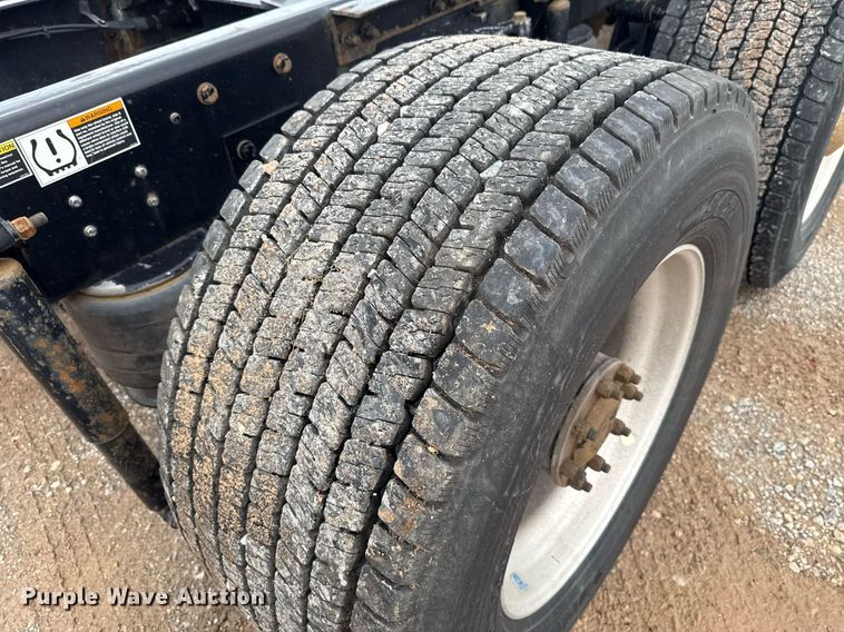 image for item EJ4838 2020 Kenworth T680 semi truck