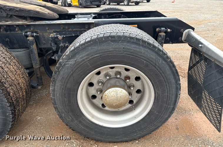 image for item EJ4838 2020 Kenworth T680 semi truck