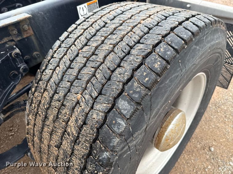 image for item EJ4838 2020 Kenworth T680 semi truck