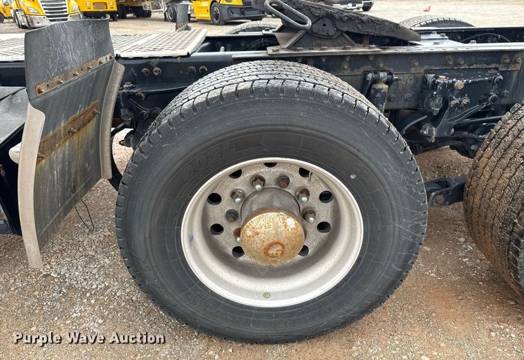 image for item EJ4838 2020 Kenworth T680 semi truck