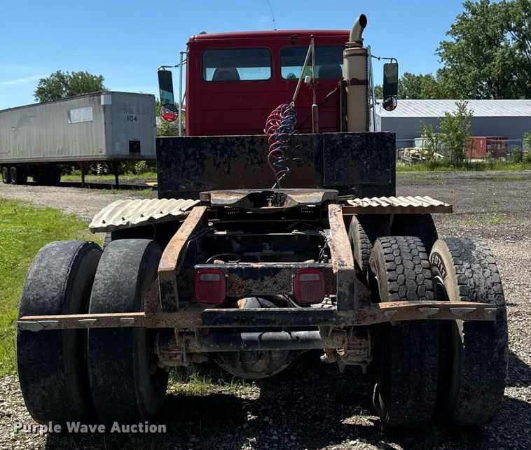 image for item EM2095 1988 Freightliner FLC112 semi truck