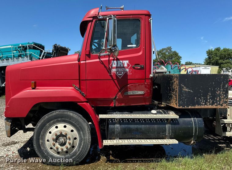 image for item EM2095 1988 Freightliner FLC112 semi truck