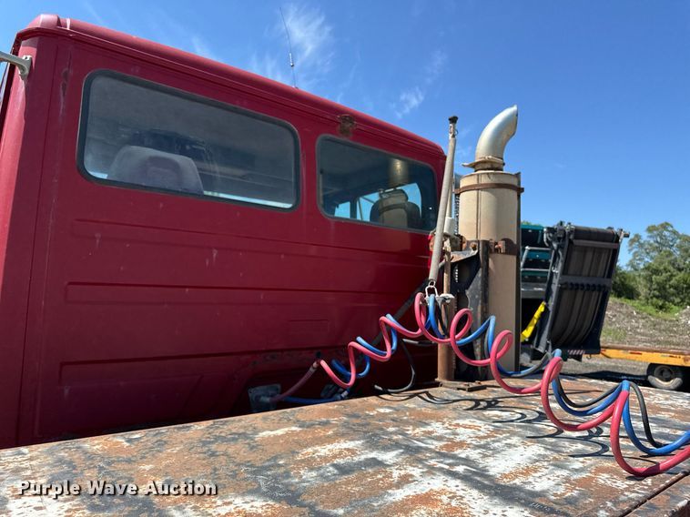 image for item EM2095 1988 Freightliner FLC112 semi truck