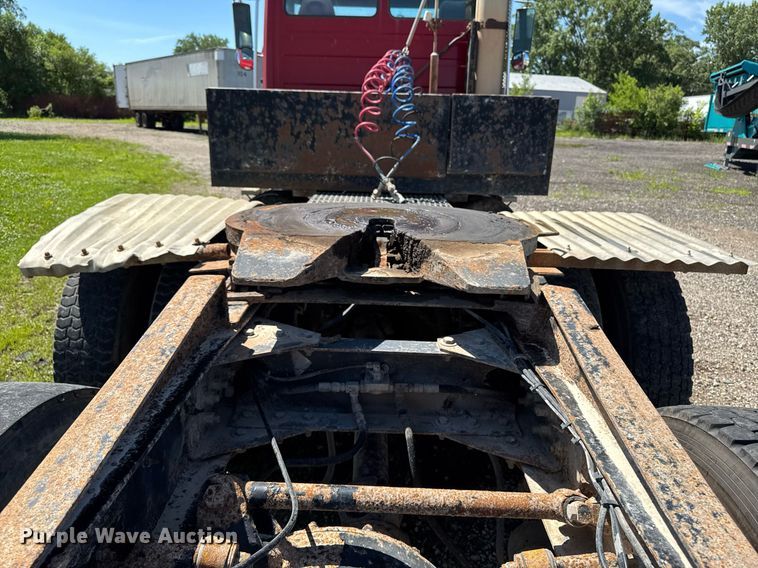 image for item EM2095 1988 Freightliner FLC112 semi truck