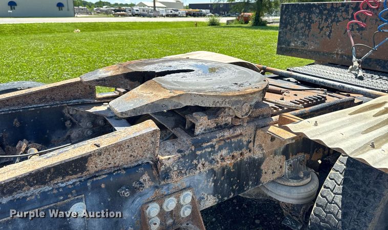 image for item EM2095 1988 Freightliner FLC112 semi truck