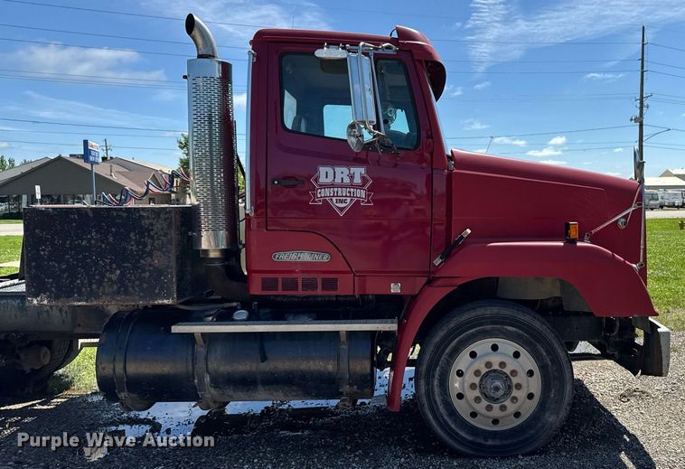 image for item EM2095 1988 Freightliner FLC112 semi truck