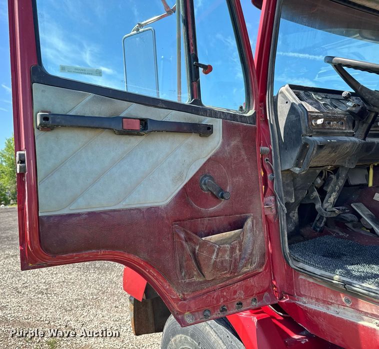 image for item EM2095 1988 Freightliner FLC112 semi truck