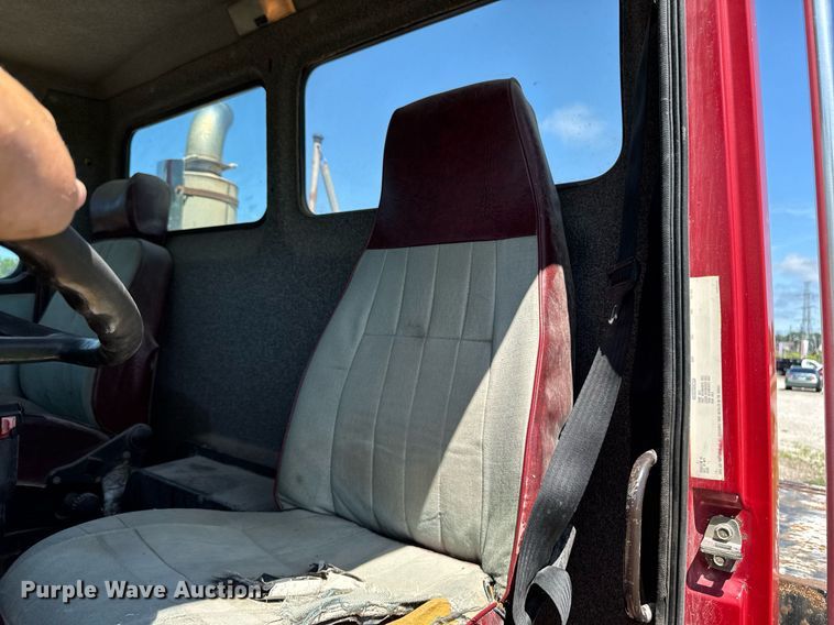 image for item EM2095 1988 Freightliner FLC112 semi truck