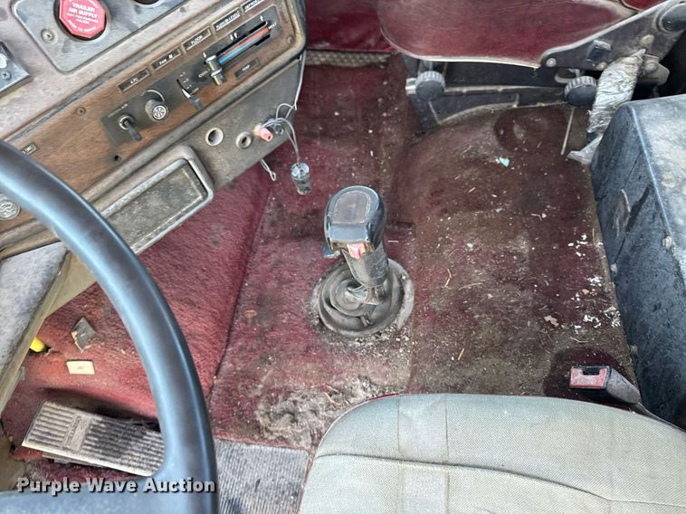 image for item EM2095 1988 Freightliner FLC112 semi truck