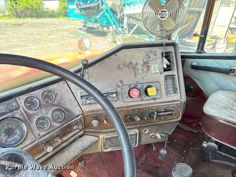 image for item EM2095 1988 Freightliner FLC112 semi truck
