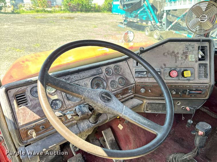 image for item EM2095 1988 Freightliner FLC112 semi truck