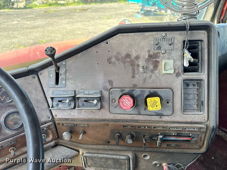 image for item EM2095 1988 Freightliner FLC112 semi truck