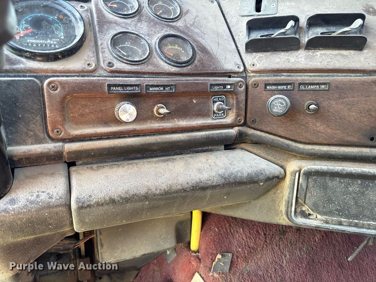 image for item EM2095 1988 Freightliner FLC112 semi truck