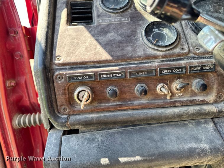 image for item EM2095 1988 Freightliner FLC112 semi truck