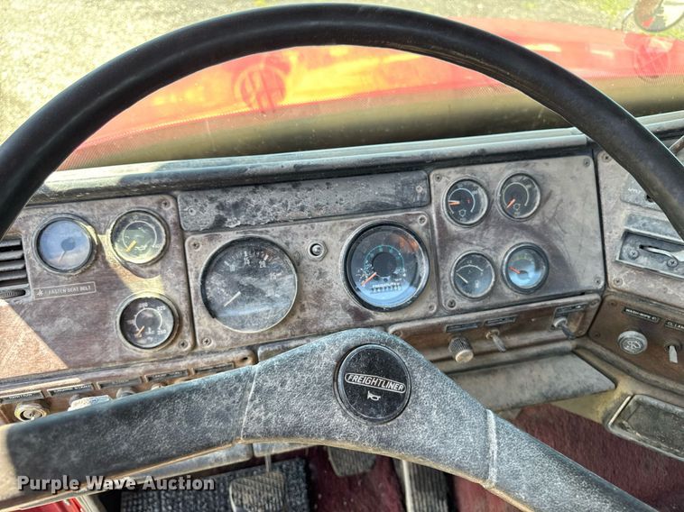 image for item EM2095 1988 Freightliner FLC112 semi truck